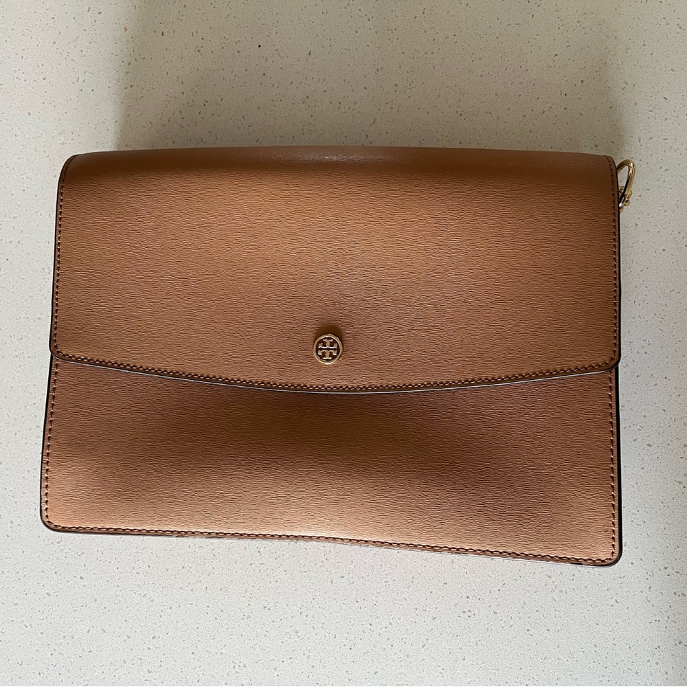 Tory Burch Robinson Convertible Shoulder Bag in Bistro Brown